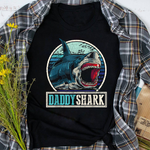 Scotstee Shop - Retro Dad Aquarist Gift Animal Family Papa Ocean Daddy Shark Fathers Day Shirts